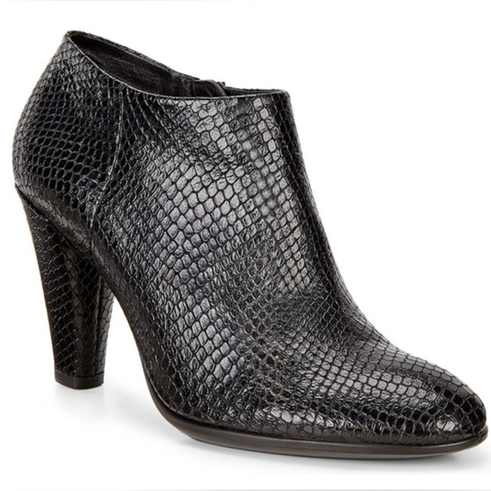ECCO WOMEN'S SHAPE 75 ROUND SHOOTIE black size EU38 NWOT